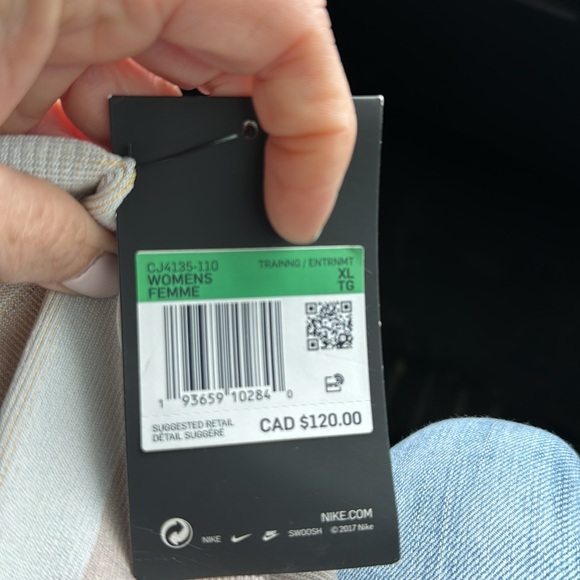 The Nike Sculpt Lux tight fit - Picture 3 of 5